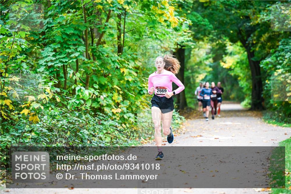 12.10.2025 - Bramfelder Halbmarathon 2025 Dr. Thomas Lammeyer http://msf.ph/oto/9341018 12.10.2025 09:50:28 Laufen 2669 meine-sportfotos.de