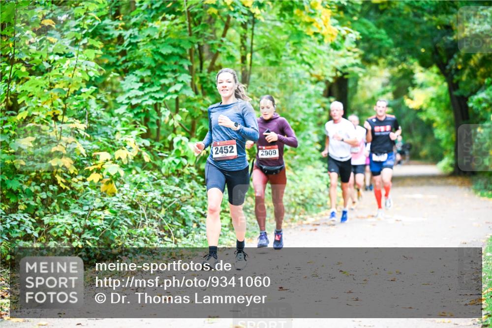 12.10.2025 - Bramfelder Halbmarathon 2025 Dr. Thomas Lammeyer http://msf.ph/oto/9341060 12.10.2025 09:50:36 Laufen 2452, 2909 meine-sportfotos.de