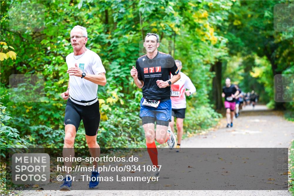12.10.2025 - Bramfelder Halbmarathon 2025 Dr. Thomas Lammeyer http://msf.ph/oto/9341087 12.10.2025 09:50:40 Laufen 4755 meine-sportfotos.de