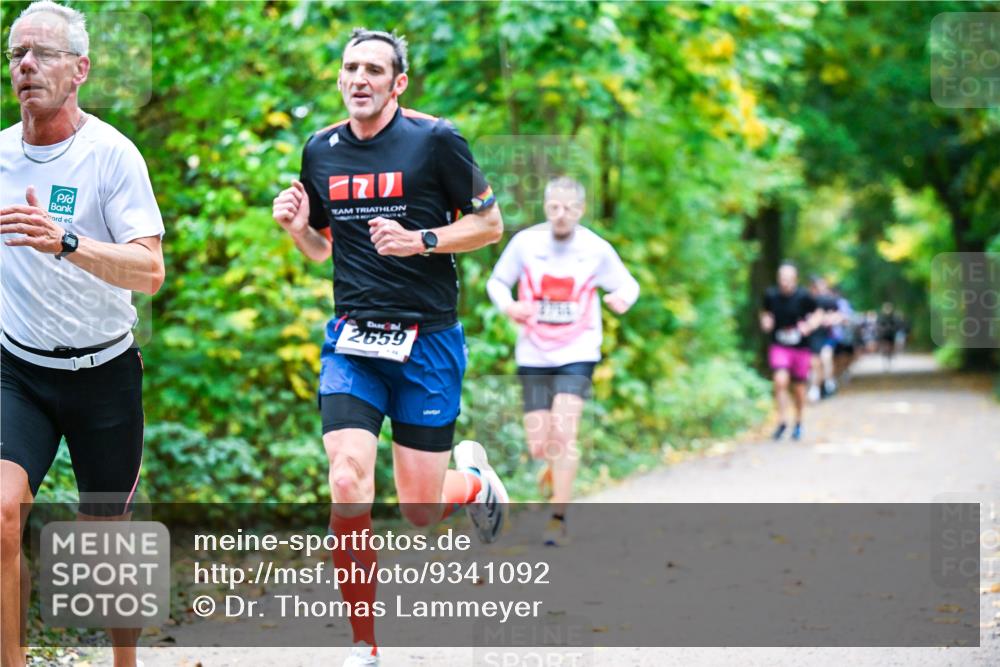 12.10.2025 - Bramfelder Halbmarathon 2025 Dr. Thomas Lammeyer http://msf.ph/oto/9341092 12.10.2025 09:50:41 Laufen 2659 meine-sportfotos.de