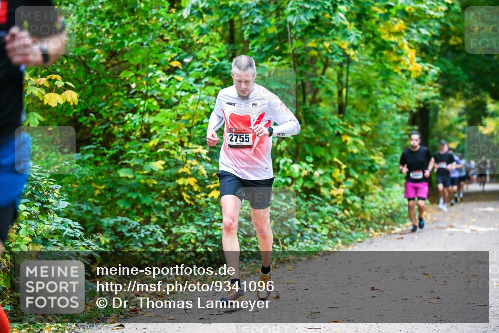 12.10.2025 - Bramfelder Halbmarathon 2025 Dr. Thomas Lammeyer http://msf.ph/oto/9341096 12.10.2025 09:50:42 Laufen 2755 meine-sportfotos.de