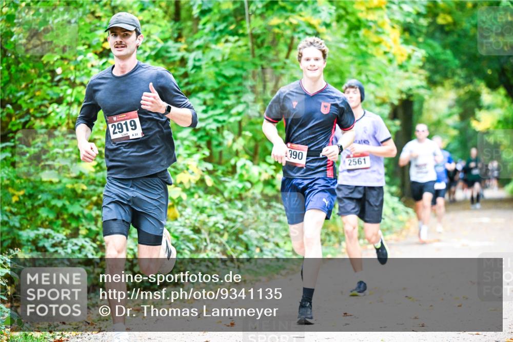 12.10.2025 - Bramfelder Halbmarathon 2025 Dr. Thomas Lammeyer http://msf.ph/oto/9341135 12.10.2025 09:50:50 Laufen 2919, 390, 2561 meine-sportfotos.de
