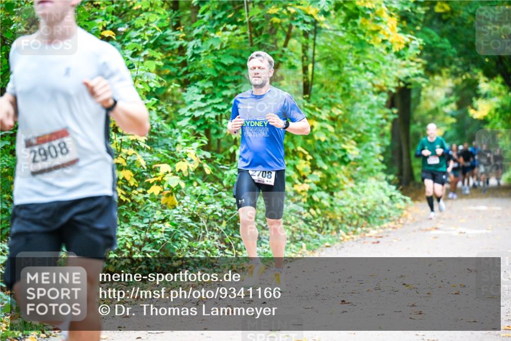 12.10.2025 - Bramfelder Halbmarathon 2025 Dr. Thomas Lammeyer http://msf.ph/oto/9341166 12.10.2025 09:50:55 Laufen 2908, 2708, 813 meine-sportfotos.de