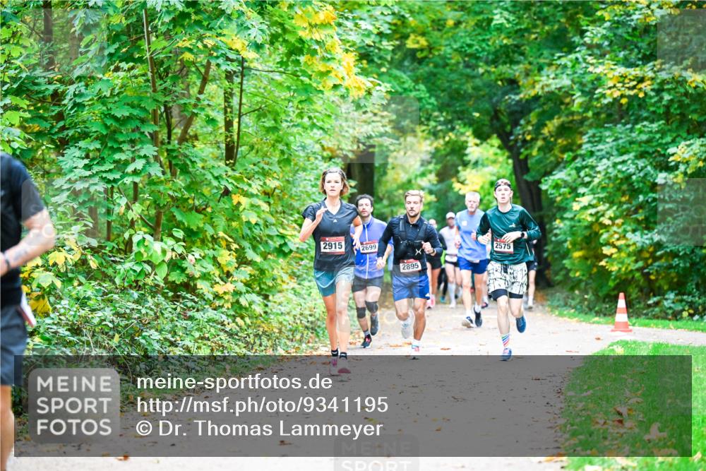 12.10.2025 - Bramfelder Halbmarathon 2025 Dr. Thomas Lammeyer http://msf.ph/oto/9341195 12.10.2025 09:51:05 Laufen 2915, 2699, 2575, 2895 meine-sportfotos.de