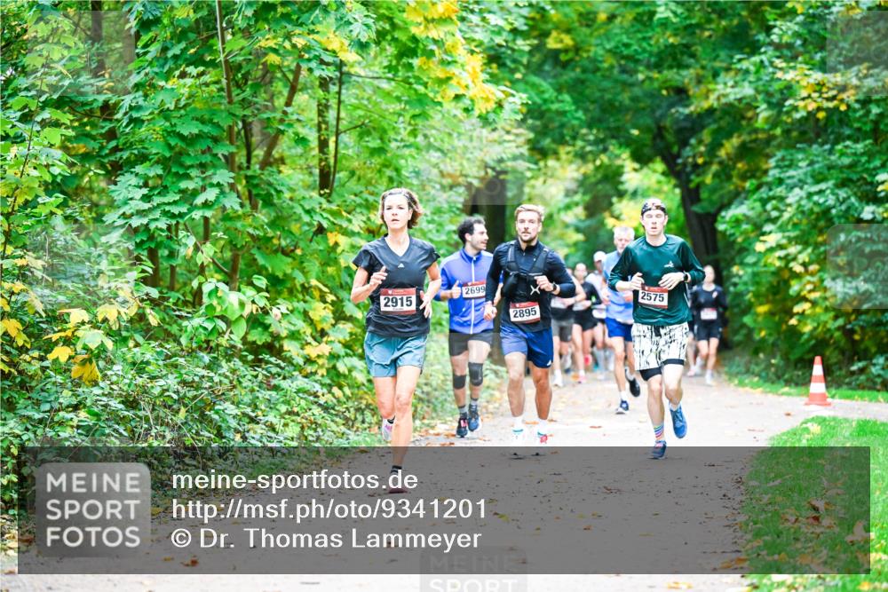 12.10.2025 - Bramfelder Halbmarathon 2025 Dr. Thomas Lammeyer http://msf.ph/oto/9341201 12.10.2025 09:51:05 Laufen 2915, 2699, 2895, 2575 meine-sportfotos.de