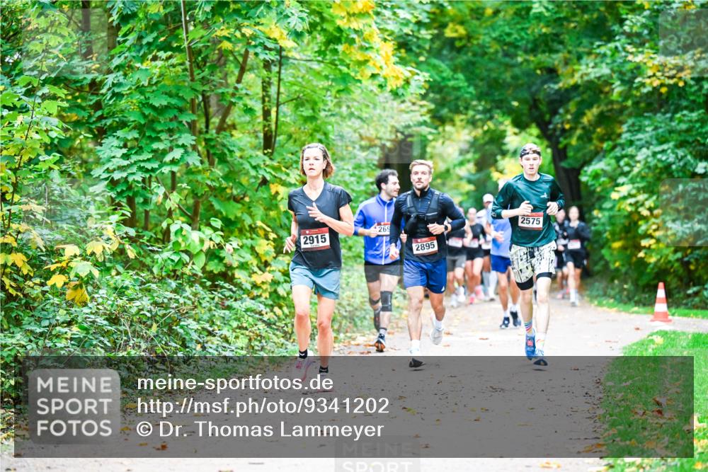 12.10.2025 - Bramfelder Halbmarathon 2025 Dr. Thomas Lammeyer http://msf.ph/oto/9341202 12.10.2025 09:51:06 Laufen 2915, 2895, 5 meine-sportfotos.de