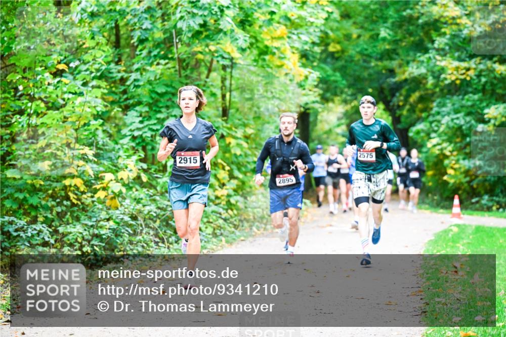 12.10.2025 - Bramfelder Halbmarathon 2025 Dr. Thomas Lammeyer http://msf.ph/oto/9341210 12.10.2025 09:51:07 Laufen 2915, 2895, 2575 meine-sportfotos.de