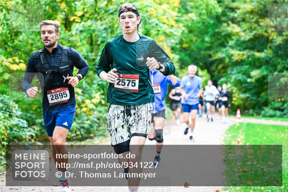 12.10.2025 - Bramfelder Halbmarathon 2025 Dr. Thomas Lammeyer http://msf.ph/oto/9341227 12.10.2025 09:51:09 Laufen 2895, 34, 2575, 99 meine-sportfotos.de