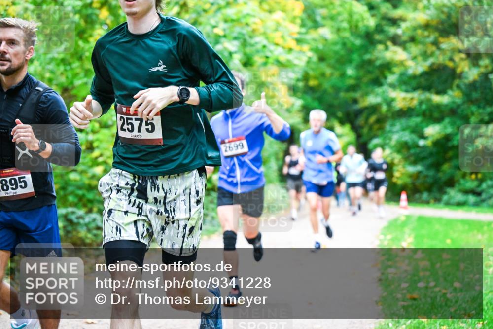 12.10.2025 - Bramfelder Halbmarathon 2025 Dr. Thomas Lammeyer http://msf.ph/oto/9341228 12.10.2025 09:51:10 Laufen 895, 2575, 2699 meine-sportfotos.de