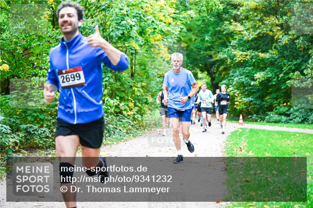 12.10.2025 - Bramfelder Halbmarathon 2025 Dr. Thomas Lammeyer http://msf.ph/oto/9341232 12.10.2025 09:51:10 Laufen 2699, 2821 meine-sportfotos.de