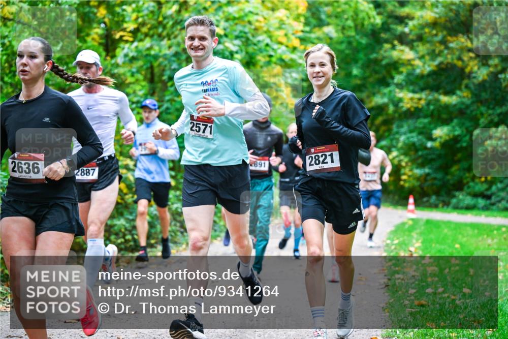 12.10.2025 - Bramfelder Halbmarathon 2025 Dr. Thomas Lammeyer http://msf.ph/oto/9341264 12.10.2025 09:51:15 Laufen 2636, 2887, 2571, 891, 2821 meine-sportfotos.de