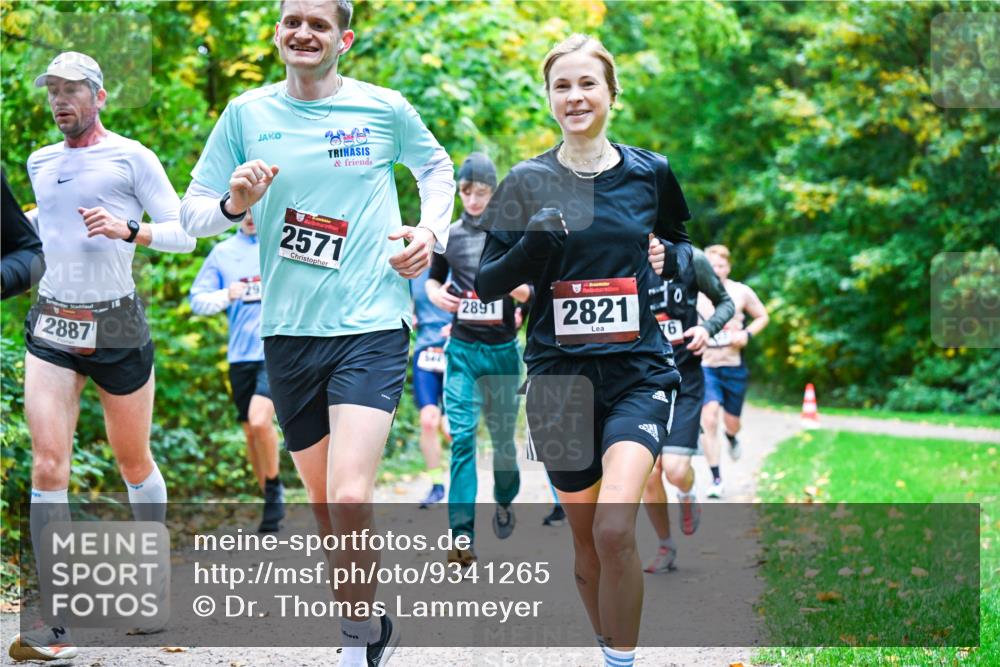 12.10.2025 - Bramfelder Halbmarathon 2025 Dr. Thomas Lammeyer http://msf.ph/oto/9341265 12.10.2025 09:51:15 Laufen 2887, 2571, 344, 2891, 4, 2821, 76 meine-sportfotos.de
