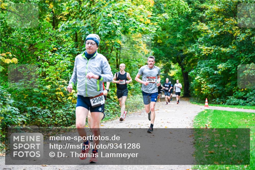 12.10.2025 - Bramfelder Halbmarathon 2025 Dr. Thomas Lammeyer http://msf.ph/oto/9341286 12.10.2025 09:51:19 Laufen 2500, 2621, 2671, 919 meine-sportfotos.de
