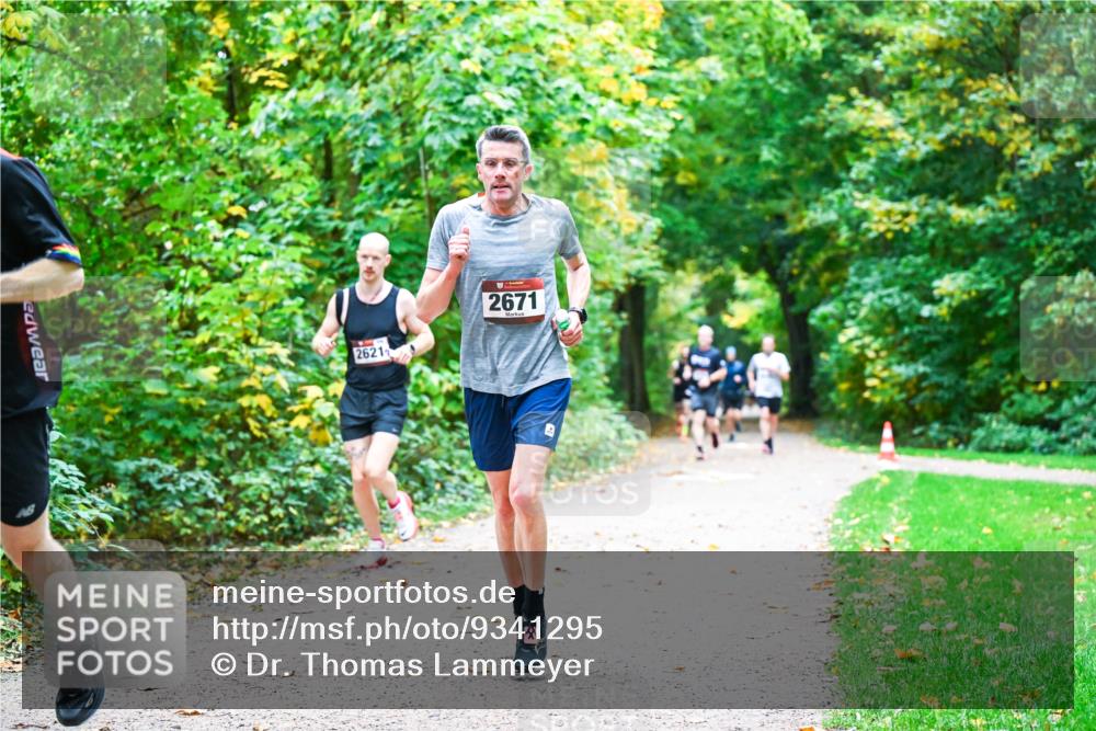 12.10.2025 - Bramfelder Halbmarathon 2025 Dr. Thomas Lammeyer http://msf.ph/oto/9341295 12.10.2025 09:51:21 Laufen 2621, 2671 meine-sportfotos.de