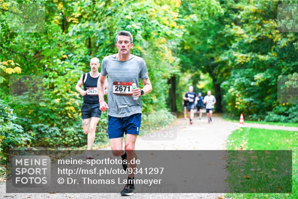 12.10.2025 - Bramfelder Halbmarathon 2025 Dr. Thomas Lammeyer http://msf.ph/oto/9341297 12.10.2025 09:51:21 Laufen 2621, 2671 meine-sportfotos.de
