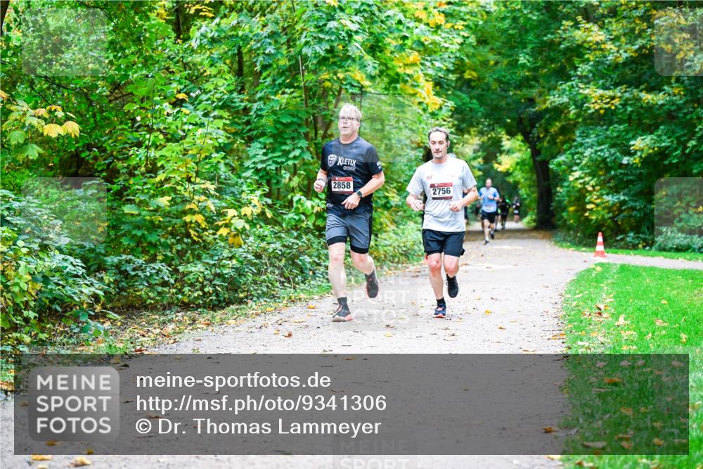 12.10.2025 - Bramfelder Halbmarathon 2025 Dr. Thomas Lammeyer http://msf.ph/oto/9341306 12.10.2025 09:51:26 Laufen 2858, 361, 2756 meine-sportfotos.de