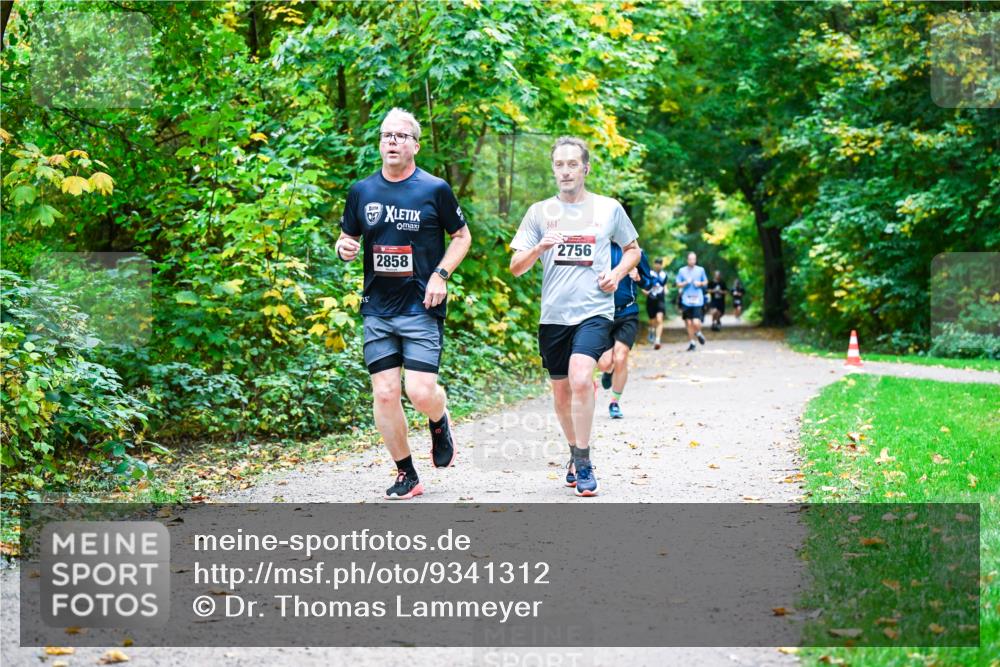 12.10.2025 - Bramfelder Halbmarathon 2025 Dr. Thomas Lammeyer http://msf.ph/oto/9341312 12.10.2025 09:51:27 Laufen 361, 2756, 2858 meine-sportfotos.de