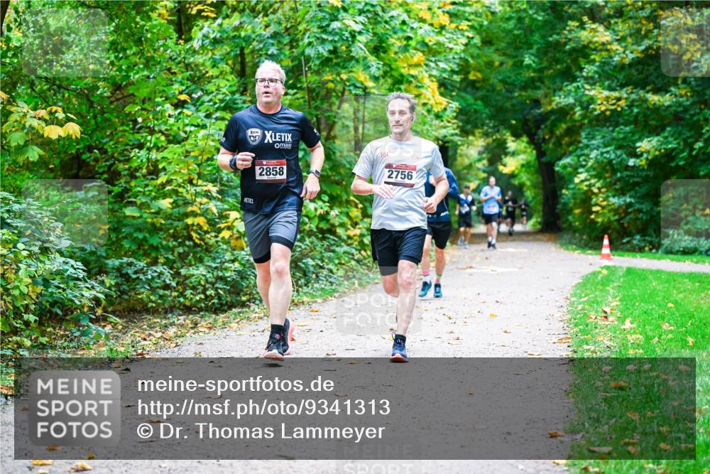 12.10.2025 - Bramfelder Halbmarathon 2025 Dr. Thomas Lammeyer http://msf.ph/oto/9341313 12.10.2025 09:51:27 Laufen 057, 2858, 2756 meine-sportfotos.de