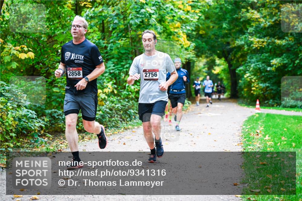 12.10.2025 - Bramfelder Halbmarathon 2025 Dr. Thomas Lammeyer http://msf.ph/oto/9341316 12.10.2025 09:51:28 Laufen 2858, 361, 2756 meine-sportfotos.de