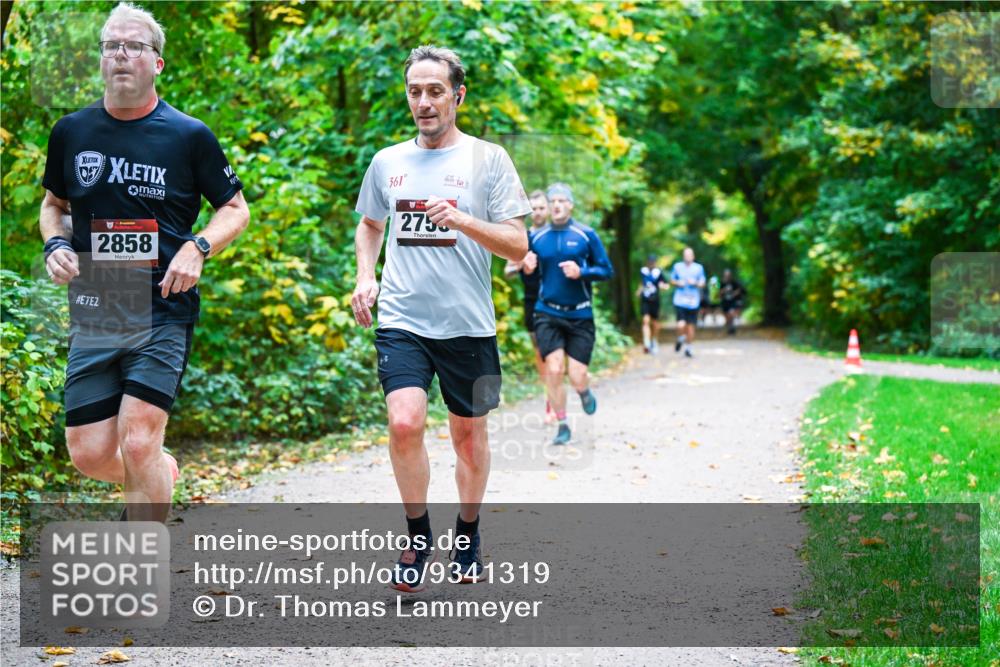12.10.2025 - Bramfelder Halbmarathon 2025 Dr. Thomas Lammeyer http://msf.ph/oto/9341319 12.10.2025 09:51:28 Laufen 2858, 361, 275, 45 meine-sportfotos.de