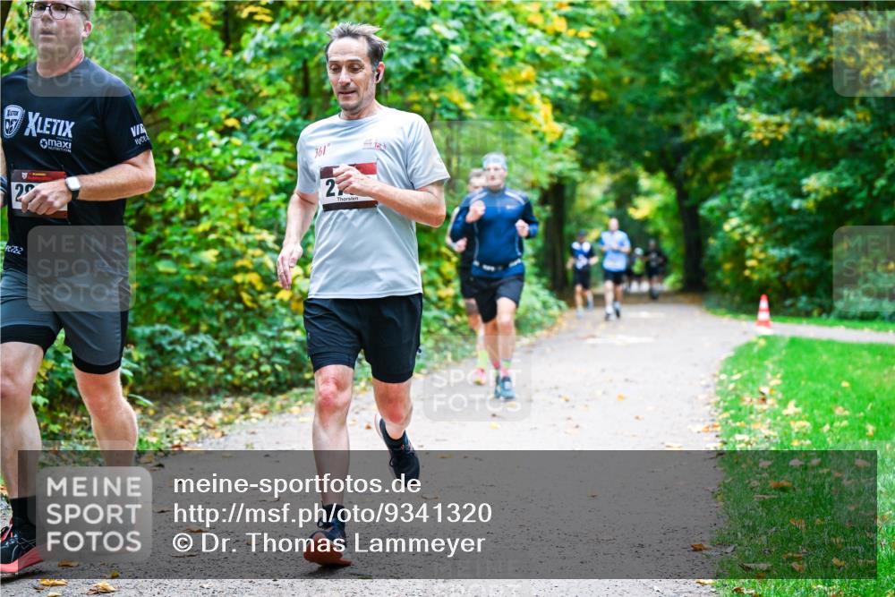 12.10.2025 - Bramfelder Halbmarathon 2025 Dr. Thomas Lammeyer http://msf.ph/oto/9341320 12.10.2025 09:51:28 Laufen 20, 7, 2, 361, 2 meine-sportfotos.de