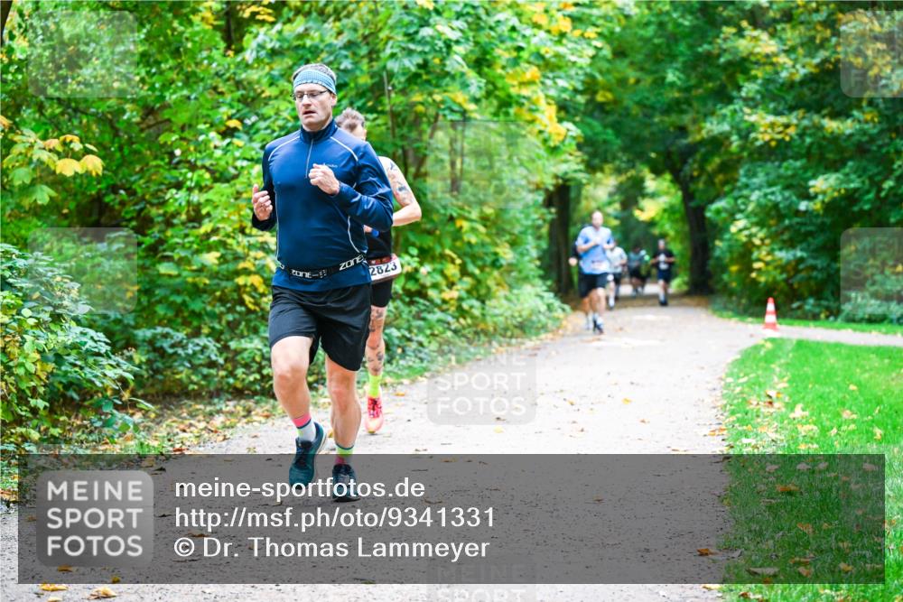 12.10.2025 - Bramfelder Halbmarathon 2025 Dr. Thomas Lammeyer http://msf.ph/oto/9341331 12.10.2025 09:51:30 Laufen 2823 meine-sportfotos.de