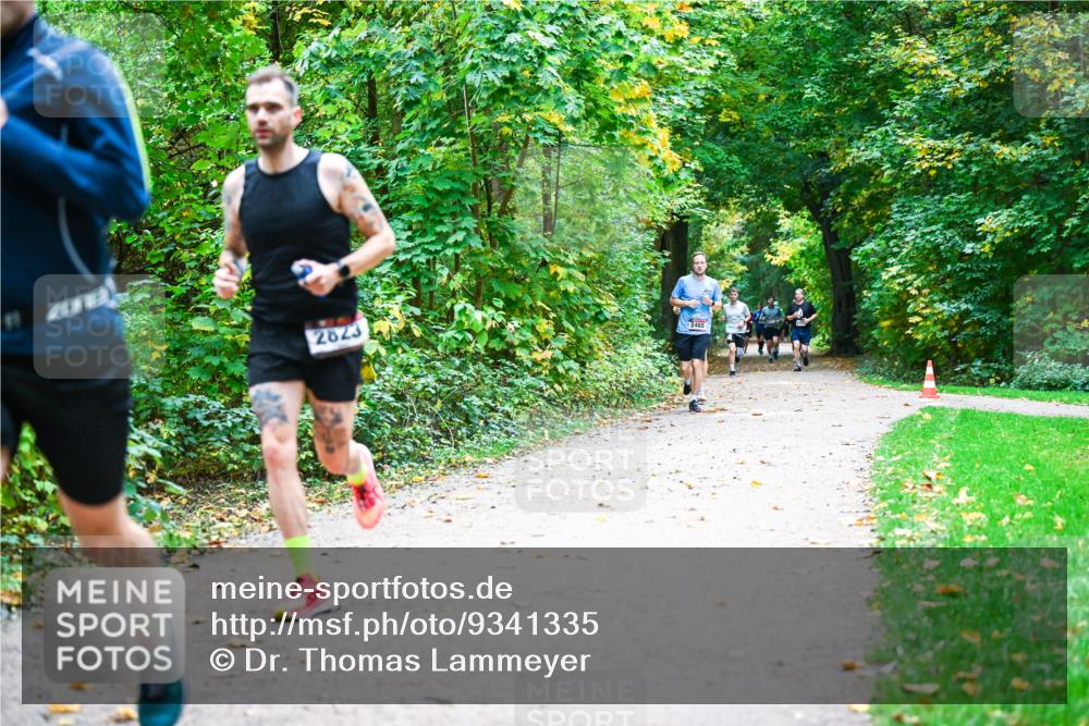 12.10.2025 - Bramfelder Halbmarathon 2025 Dr. Thomas Lammeyer http://msf.ph/oto/9341335 12.10.2025 09:51:31 Laufen 2823, 2465 meine-sportfotos.de