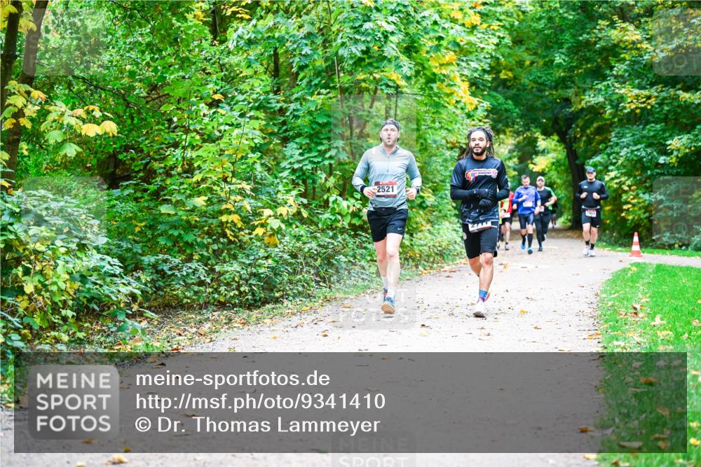 12.10.2025 - Bramfelder Halbmarathon 2025 Dr. Thomas Lammeyer http://msf.ph/oto/9341410 12.10.2025 09:51:44 Laufen 2521 meine-sportfotos.de