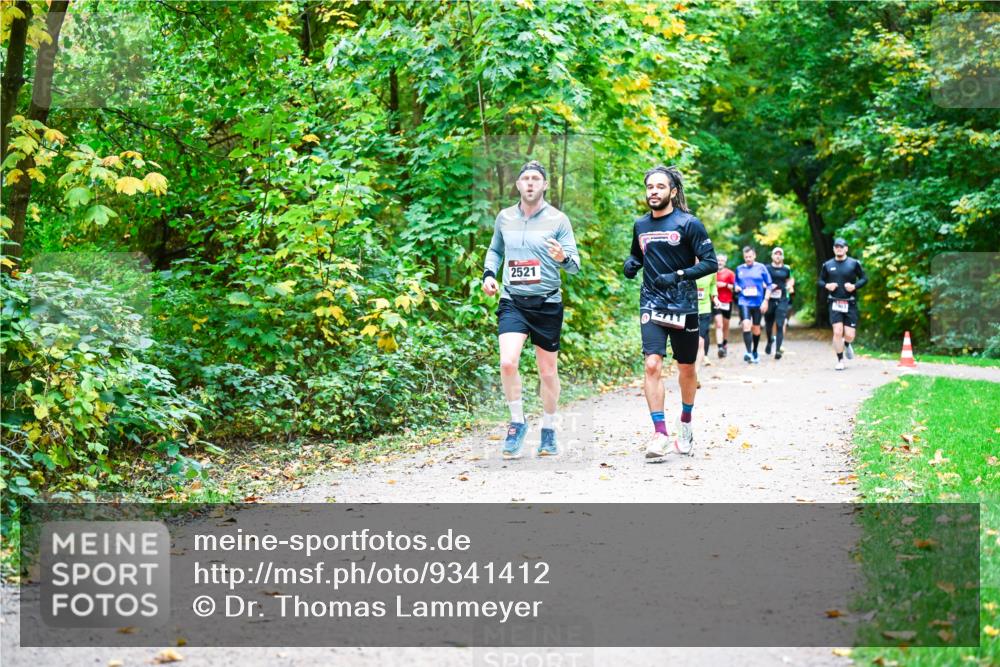 12.10.2025 - Bramfelder Halbmarathon 2025 Dr. Thomas Lammeyer http://msf.ph/oto/9341412 12.10.2025 09:51:45 Laufen 2521 meine-sportfotos.de