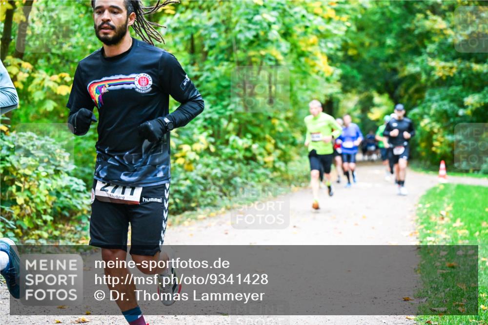 12.10.2025 - Bramfelder Halbmarathon 2025 Dr. Thomas Lammeyer http://msf.ph/oto/9341428 12.10.2025 09:51:47 Laufen 2711 meine-sportfotos.de