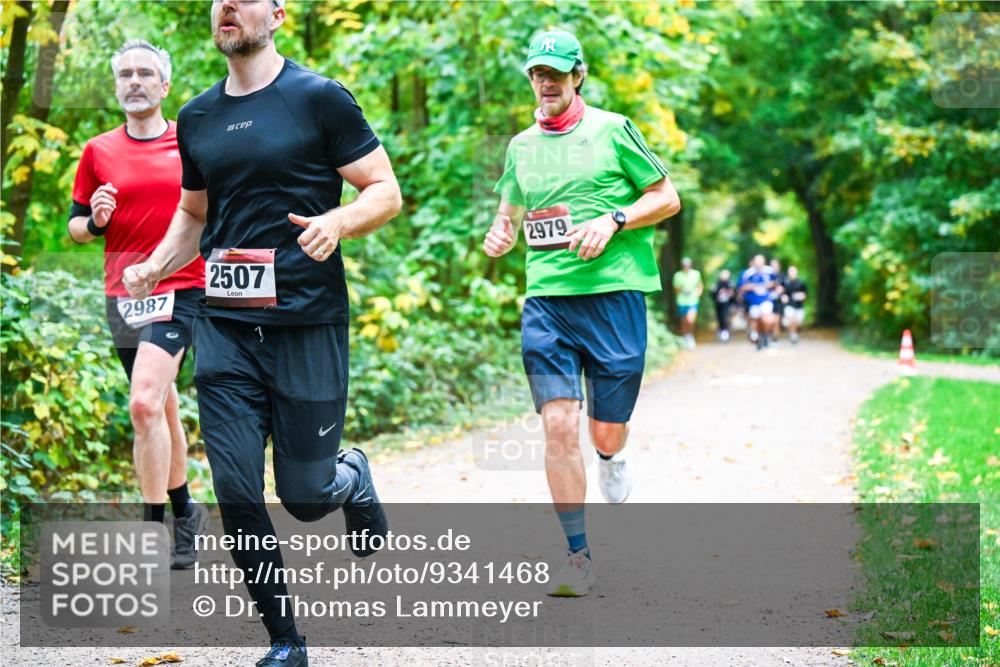 12.10.2025 - Bramfelder Halbmarathon 2025 Dr. Thomas Lammeyer http://msf.ph/oto/9341468 12.10.2025 09:51:53 Laufen 2987, 2507, 2979 meine-sportfotos.de