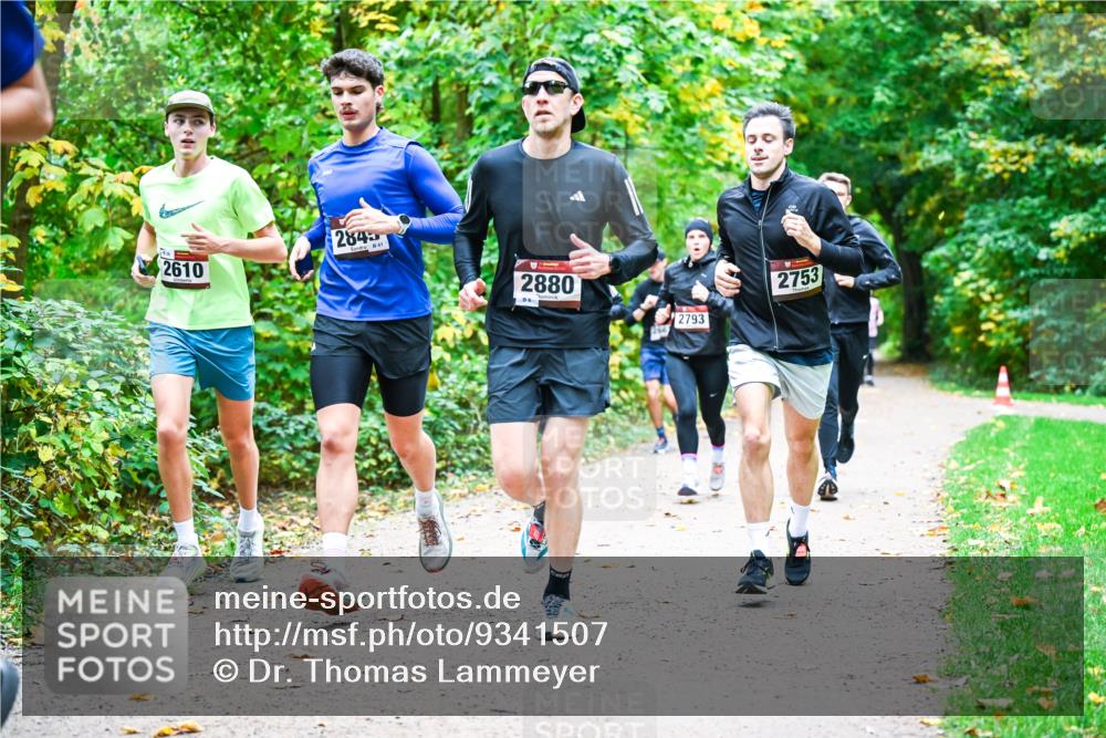12.10.2025 - Bramfelder Halbmarathon 2025 Dr. Thomas Lammeyer http://msf.ph/oto/9341507 12.10.2025 09:52:04 Laufen 2610, 2845, 841, 2880, 2753, 2793 meine-sportfotos.de