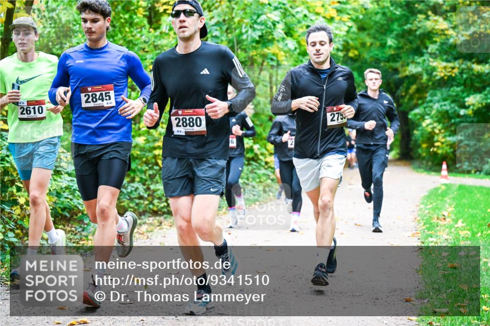 12.10.2025 - Bramfelder Halbmarathon 2025 Dr. Thomas Lammeyer http://msf.ph/oto/9341510 12.10.2025 09:52:04 Laufen 8, 38, 2610, 2845, 41, 2880, 8, 6, 2, 275 meine-sportfotos.de