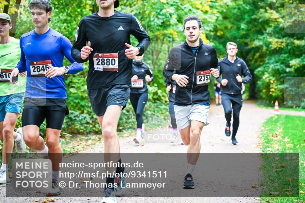 12.10.2025 - Bramfelder Halbmarathon 2025 Dr. Thomas Lammeyer http://msf.ph/oto/9341511 12.10.2025 09:52:04 Laufen 2880, 8, 610, 2845, 2736, 2753 meine-sportfotos.de