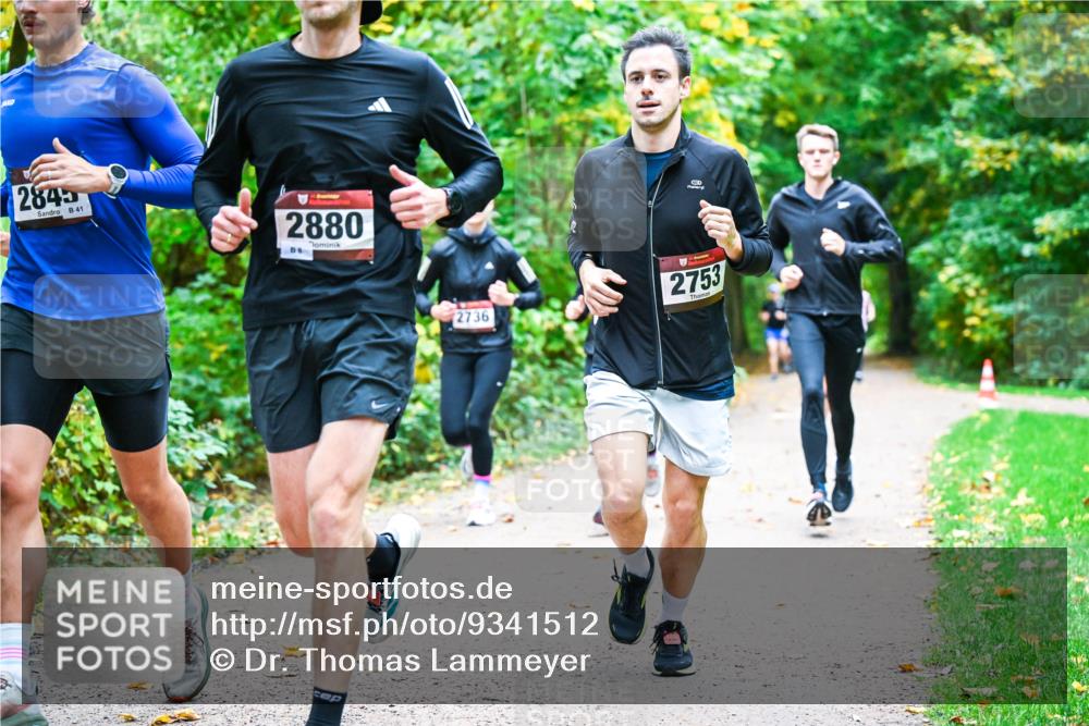12.10.2025 - Bramfelder Halbmarathon 2025 Dr. Thomas Lammeyer http://msf.ph/oto/9341512 12.10.2025 09:52:04 Laufen 2845, 41, 2880, 8, 2736, 2753 meine-sportfotos.de