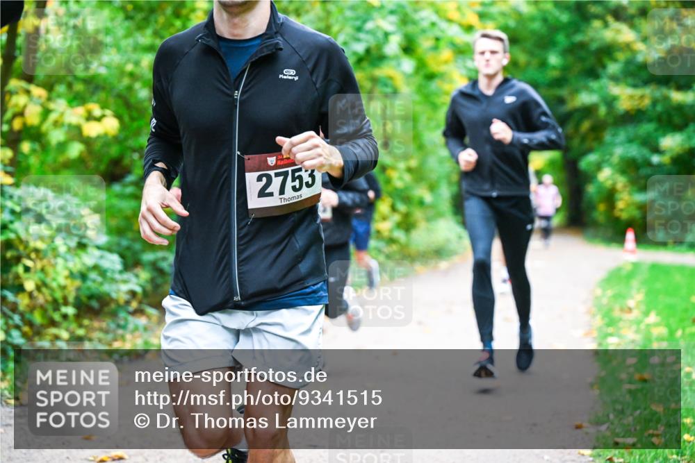 12.10.2025 - Bramfelder Halbmarathon 2025 Dr. Thomas Lammeyer http://msf.ph/oto/9341515 12.10.2025 09:52:05 Laufen 34, 2753 meine-sportfotos.de
