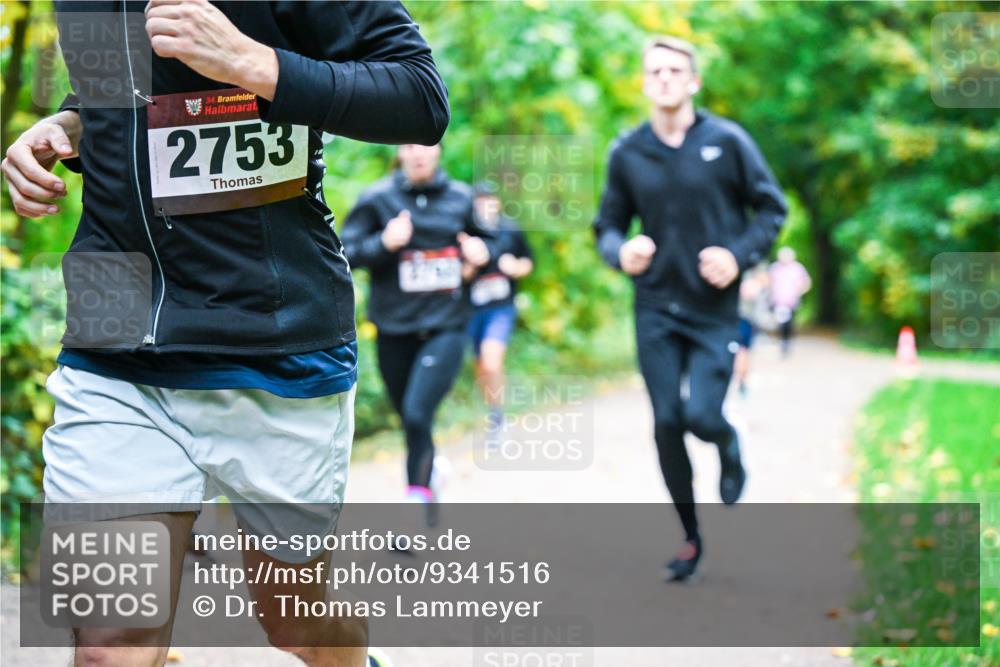 12.10.2025 - Bramfelder Halbmarathon 2025 Dr. Thomas Lammeyer http://msf.ph/oto/9341516 12.10.2025 09:52:05 Laufen 34, 2753 meine-sportfotos.de