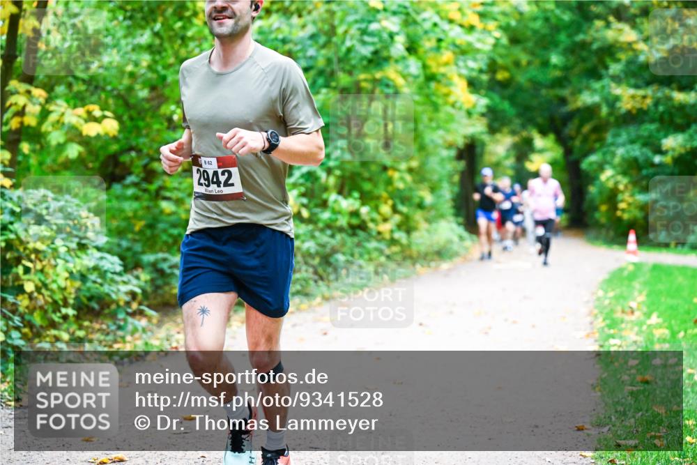 12.10.2025 - Bramfelder Halbmarathon 2025 Dr. Thomas Lammeyer http://msf.ph/oto/9341528 12.10.2025 09:52:08 Laufen 62, 2942 meine-sportfotos.de