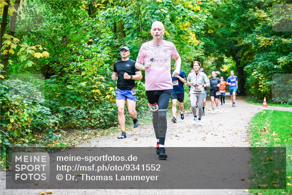 12.10.2025 - Bramfelder Halbmarathon 2025 Dr. Thomas Lammeyer http://msf.ph/oto/9341552 12.10.2025 09:52:13 Laufen 240, 62, 2957, 2427, 2589 meine-sportfotos.de