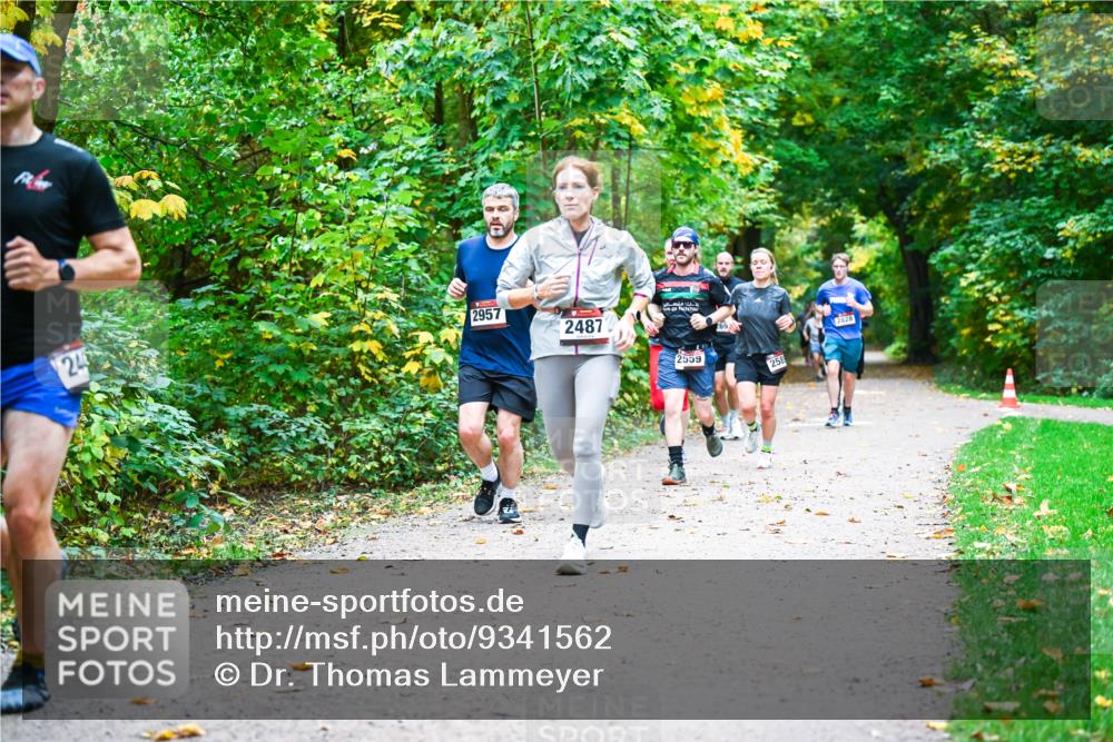 12.10.2025 - Bramfelder Halbmarathon 2025 Dr. Thomas Lammeyer http://msf.ph/oto/9341562 12.10.2025 09:52:15 Laufen 240, 2957, 2487, 2559, 258, 2828 meine-sportfotos.de