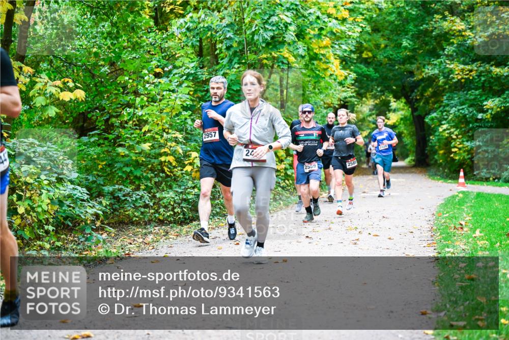 12.10.2025 - Bramfelder Halbmarathon 2025 Dr. Thomas Lammeyer http://msf.ph/oto/9341563 12.10.2025 09:52:15 Laufen 2957, 24, 2539, 2589, 2828 meine-sportfotos.de