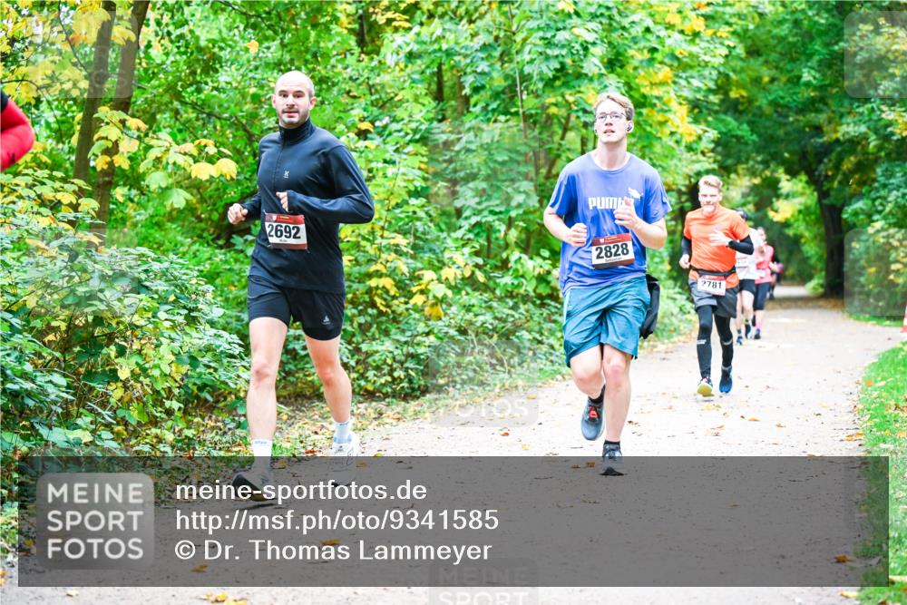 12.10.2025 - Bramfelder Halbmarathon 2025 Dr. Thomas Lammeyer http://msf.ph/oto/9341585 12.10.2025 09:52:19 Laufen 2692, 2828, 2781 meine-sportfotos.de