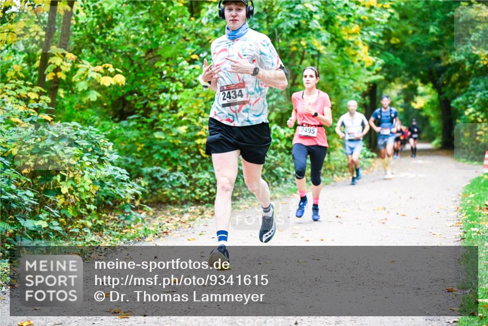 12.10.2025 - Bramfelder Halbmarathon 2025 Dr. Thomas Lammeyer http://msf.ph/oto/9341615 12.10.2025 09:52:24 Laufen 2434, 2495 meine-sportfotos.de