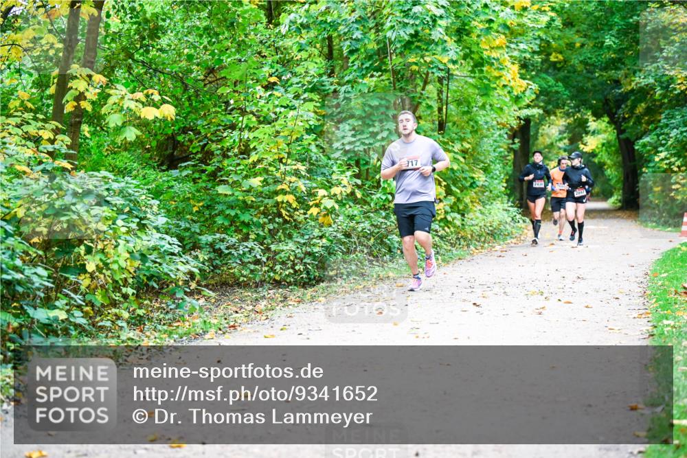 12.10.2025 - Bramfelder Halbmarathon 2025 Dr. Thomas Lammeyer http://msf.ph/oto/9341652 12.10.2025 09:52:30 Laufen 17, 2438, 2897 meine-sportfotos.de