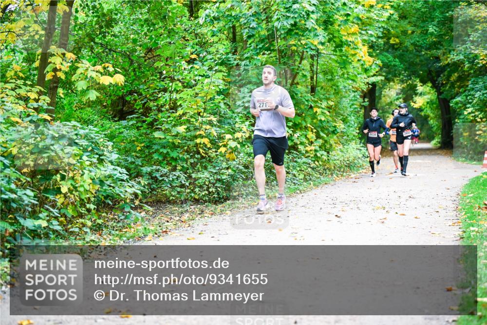 12.10.2025 - Bramfelder Halbmarathon 2025 Dr. Thomas Lammeyer http://msf.ph/oto/9341655 12.10.2025 09:52:31 Laufen 271, 2439, 2438, 2897 meine-sportfotos.de