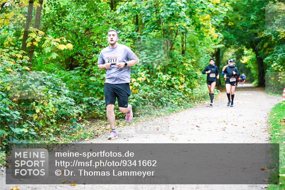 12.10.2025 - Bramfelder Halbmarathon 2025 Dr. Thomas Lammeyer http://msf.ph/oto/9341662 12.10.2025 09:52:32 Laufen 2717, 2438, 2897 meine-sportfotos.de