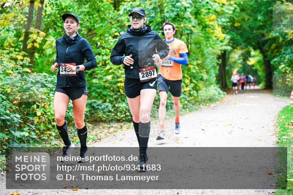 12.10.2025 - Bramfelder Halbmarathon 2025 Dr. Thomas Lammeyer http://msf.ph/oto/9341683 12.10.2025 09:52:36 Laufen 24, 2897, 2684 meine-sportfotos.de