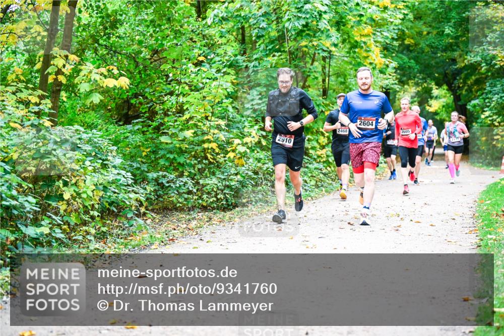 12.10.2025 - Bramfelder Halbmarathon 2025 Dr. Thomas Lammeyer http://msf.ph/oto/9341760 12.10.2025 09:52:55 Laufen 2604, 2468, 2605, 2910 meine-sportfotos.de