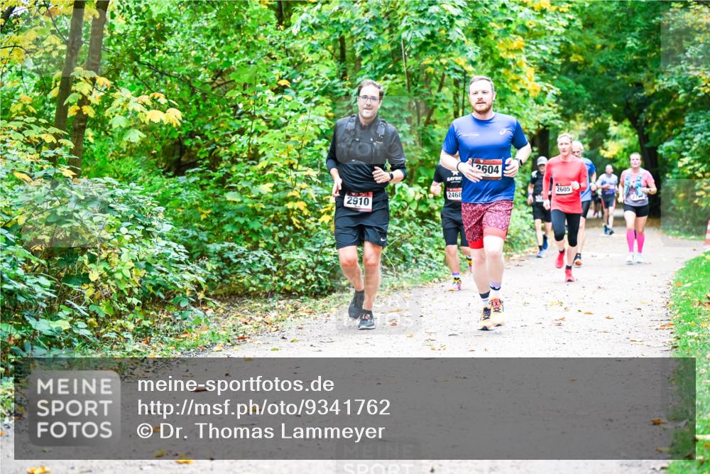 12.10.2025 - Bramfelder Halbmarathon 2025 Dr. Thomas Lammeyer http://msf.ph/oto/9341762 12.10.2025 09:52:55 Laufen 2604, 2468, 2910, 2605 meine-sportfotos.de