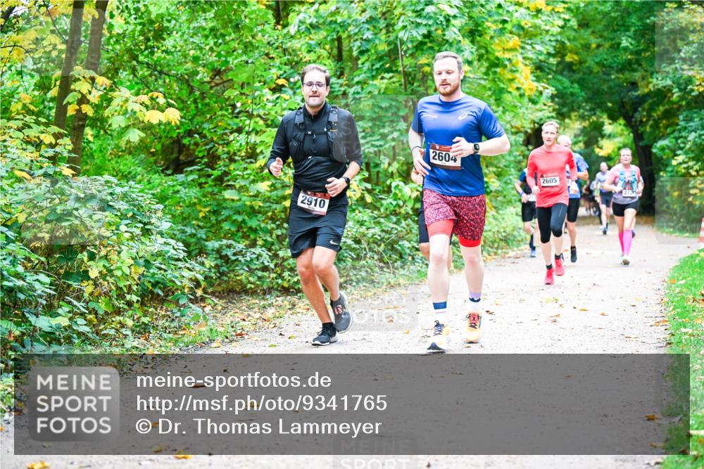 12.10.2025 - Bramfelder Halbmarathon 2025 Dr. Thomas Lammeyer http://msf.ph/oto/9341765 12.10.2025 09:52:56 Laufen 2910, 2604, 2605, 272 meine-sportfotos.de